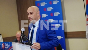Vlast ruši samu sebe